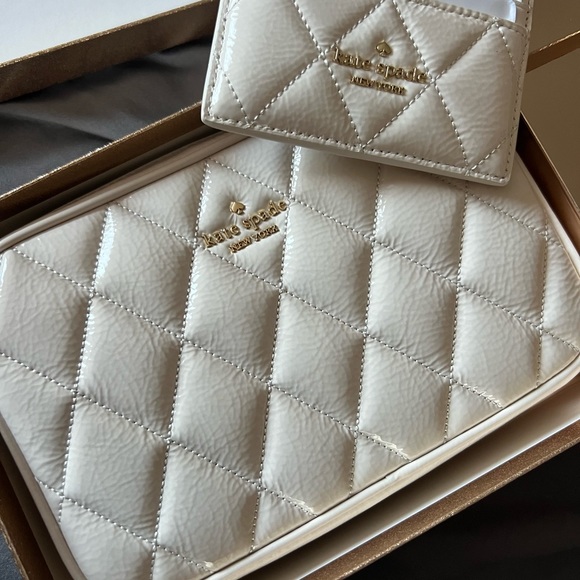 💕🎁 Kate Spade Glimmer Quilted Patent Leather Boxed Crossbody Set in parchment - Picture 10 of 15